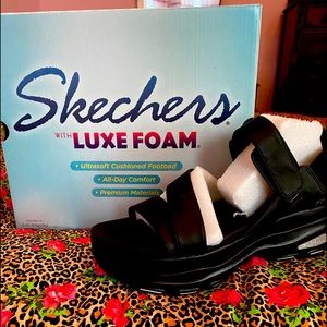 Sketchers Womens Luxe Foam Cloud Ultra 